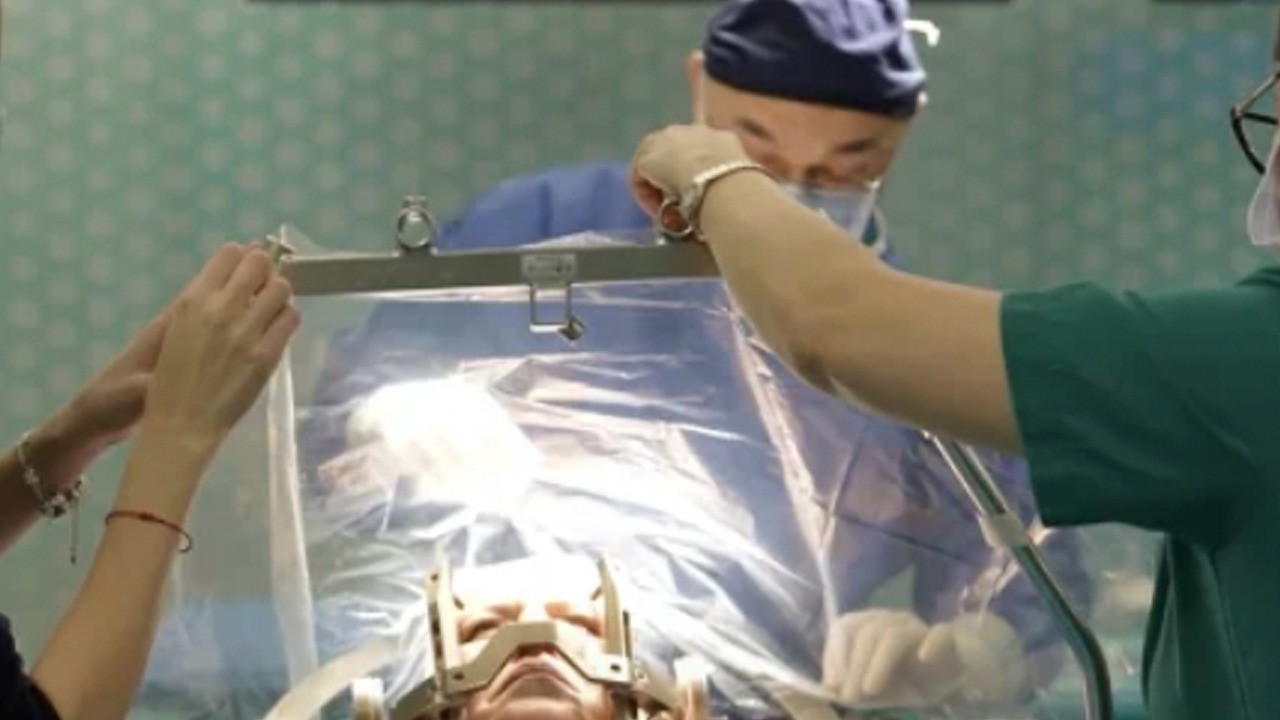  Parkinson’a umut olmaya devam ediyor! Farkı: Beyin pili ve akıllı ses ötesi!