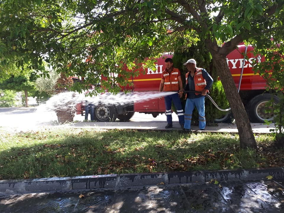 Parklar bakımdan geçiriliyor 