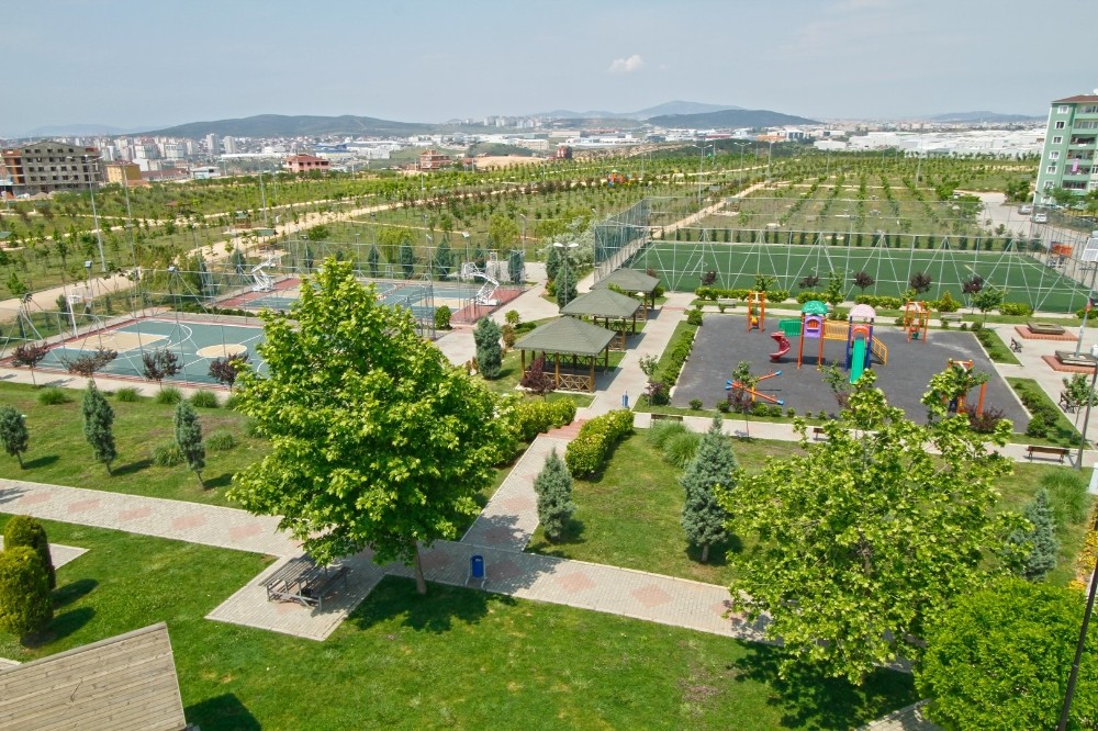 Parklar Büyükşehir Belediyesi atölyelerinden çıkan ürünlerle donatılıyor 