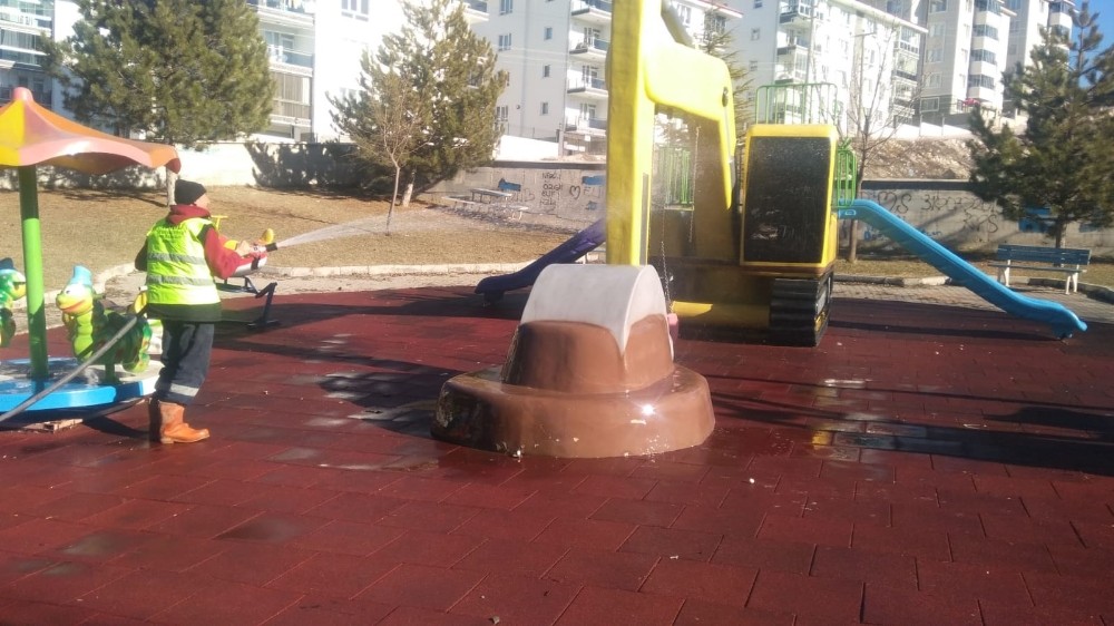 Parklar ilkbahara hazırlanıyor 