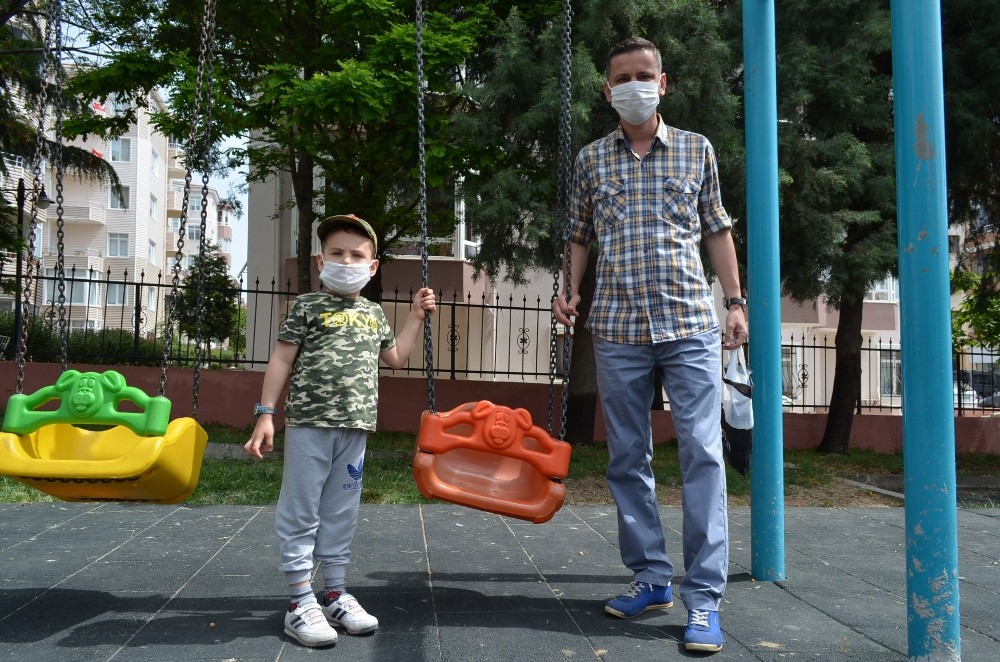 Parklara renk geldi 