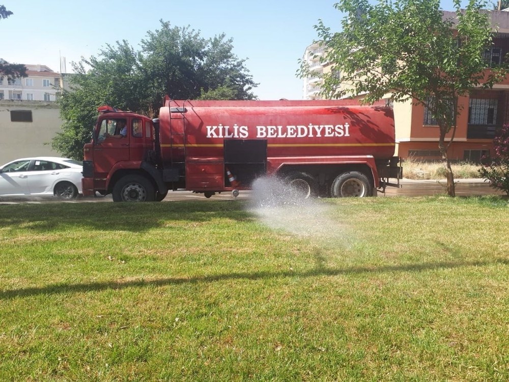 Parklarda bakımlar sürüyor 