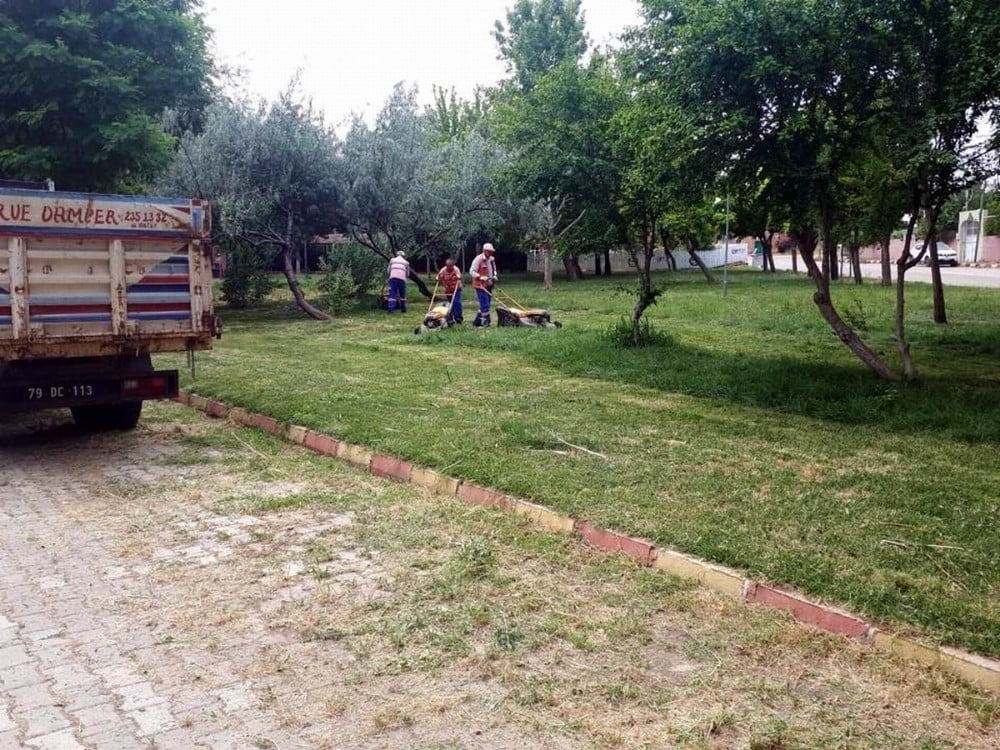 Parklarda çalışmalar hızlandı 
