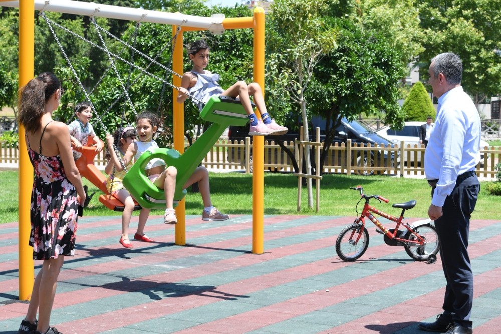 Parkları dolduran çocuklara sürpriz ziyaret 