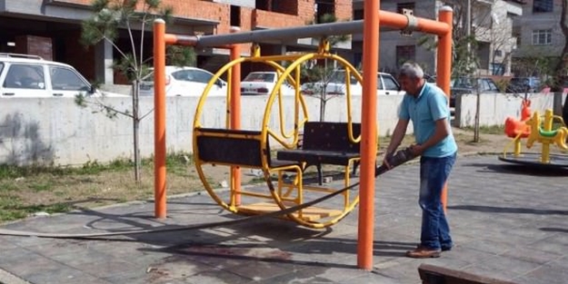 Parkta korkunç son! Minik çocuğu öldürdü