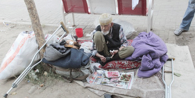 Parkta bu halde buldular, banka hesabı şok etti