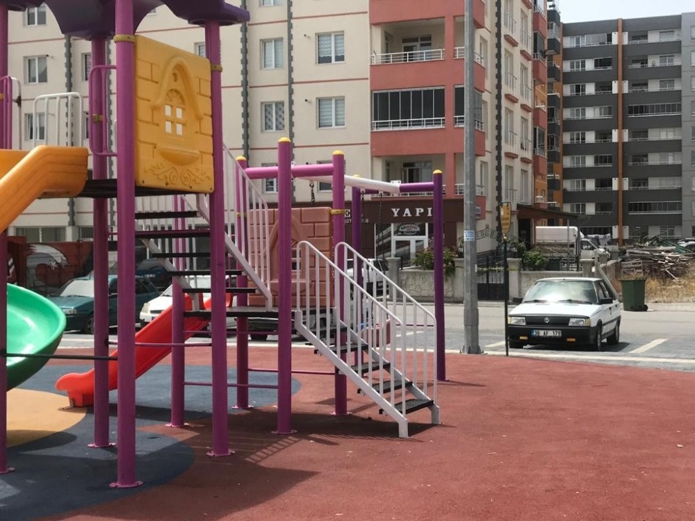 Parkta oynayan çocukta korona virüs çıkınca bina karantinaya alındı 