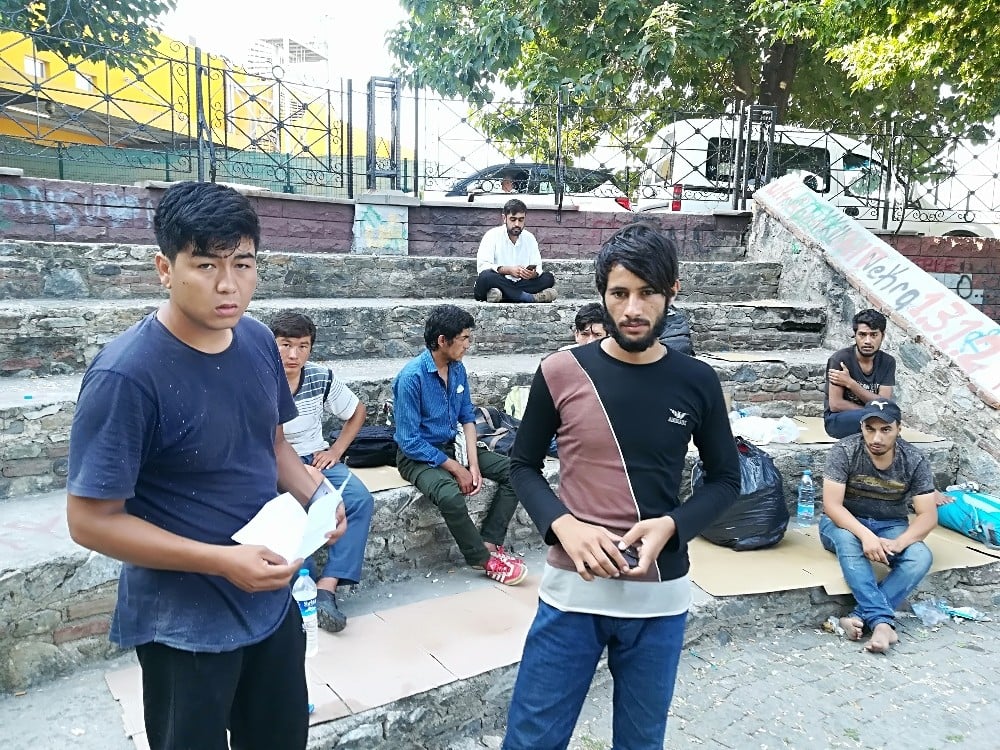 Parkta sabahlayan yabancı uyruklu gençler, verdikleri rahatsızlıktan dolayı özür dilediler 