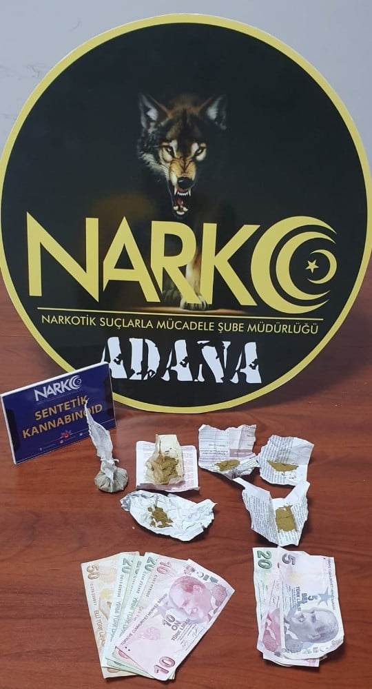 Parkta uyuşturucu satan 2 şüpheli tutuklandı 