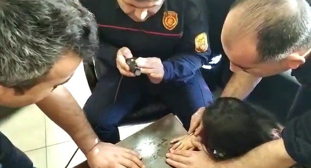 Parmağındaki yüzük kesilerek çıkarıldı 