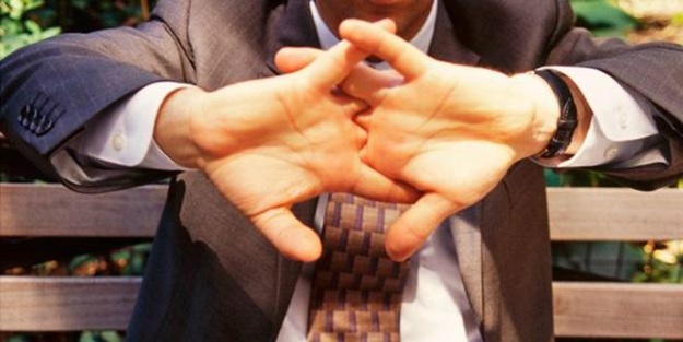 Parmak çıtlatmak zararlı mı?