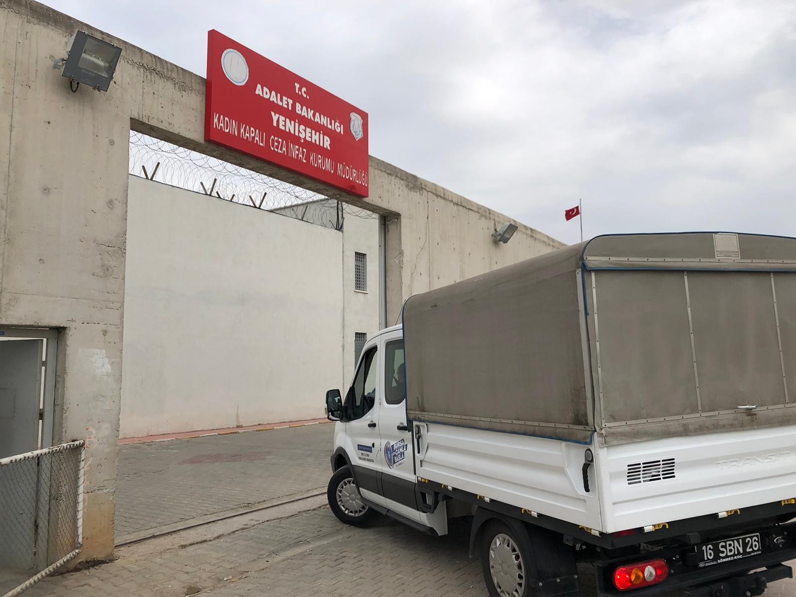 ‘Parmaklıklar Ardında Minik Kalpler’