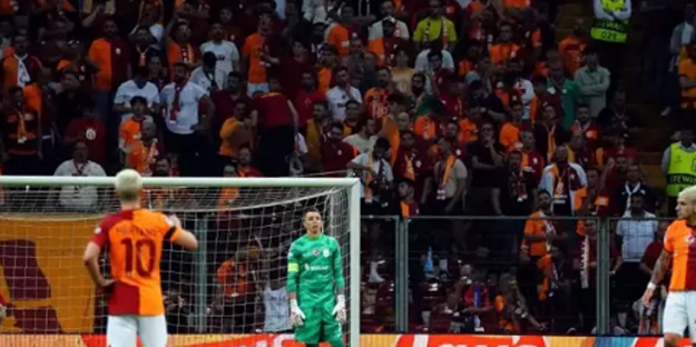 Pas sevdan bizi bitirdi! Muslera bu kez fena patladı, takımdan ayrılıyor