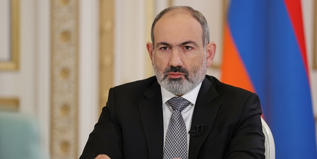 Paşinyan'a soğuk duş! Meclis önünde toplandılar