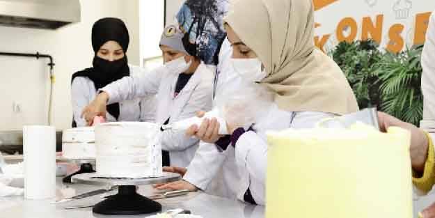 Pastacılık kursunda sınav heyecanı