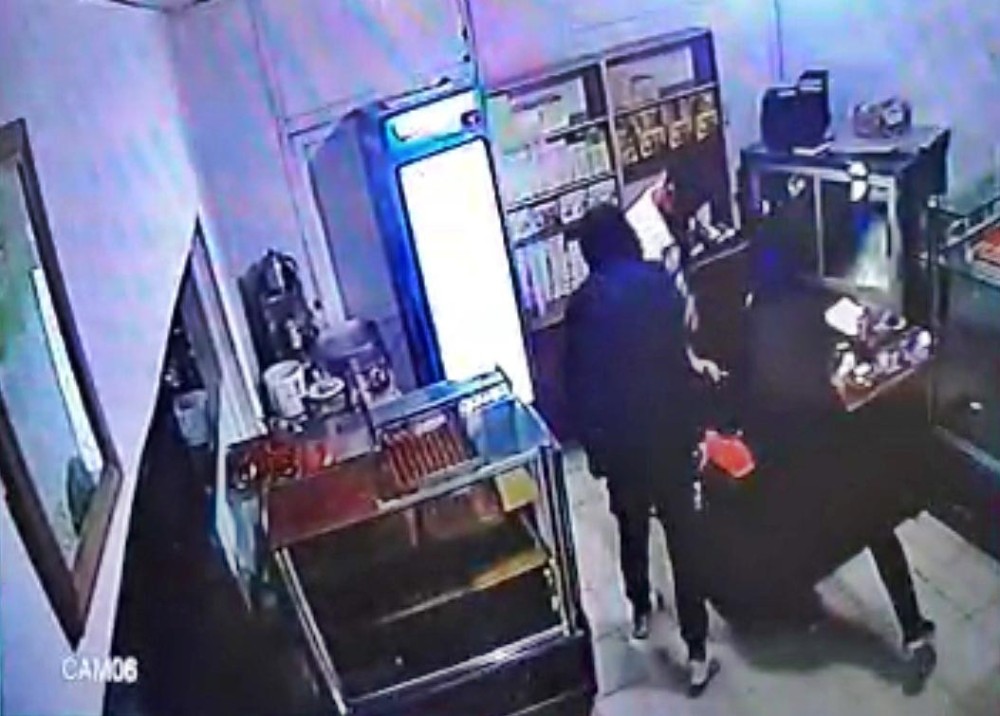 Pastanenin kasasından bir miktar para çalarak kaçan 4 şüpheli yakalandı 