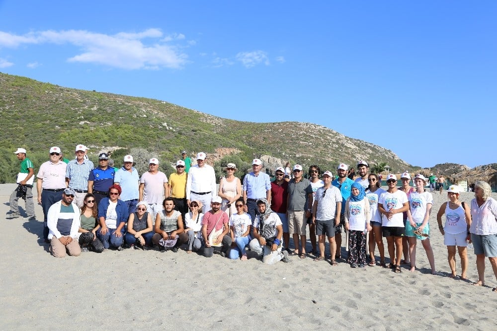 Patara’daki temizlik etkinliğinde 1985 üretim tarihli, 34 yıllık su şişesi dikkati çekti 