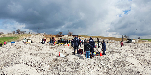 Patates deposu çöktü! Göçük altında kalan 2 işçi hayatını kaybetti