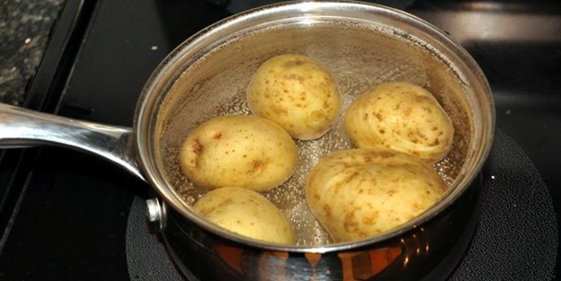 Patates haşladığınız suya turşu suyu eklerseniz...