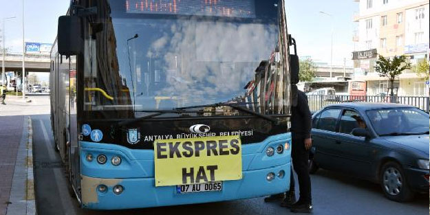 Patenle kayan gencin ayağı otobüsün altında kaldı