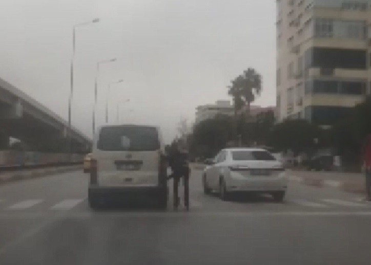 Patenli gencin 60 kilometre hızla tehlikeli yolculuğu 