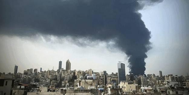 Harabeye dönen Beyrut Limanı'nda korku dolu anlar! Gökyüzünü kapladı