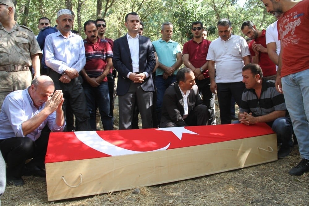 Patlamada hayatını kaybeden genç toprağa verildi 
