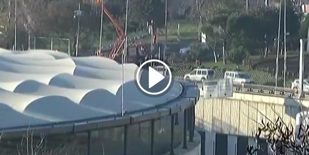 Patlamanın yaşandığı alana Türk bayrağı asıldı