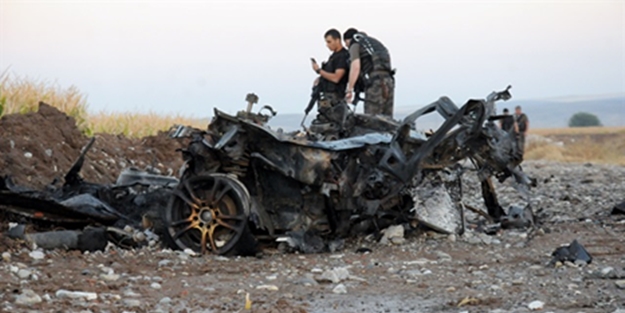 Patlatılan araçtan cephanelik çıktı - VIDEO