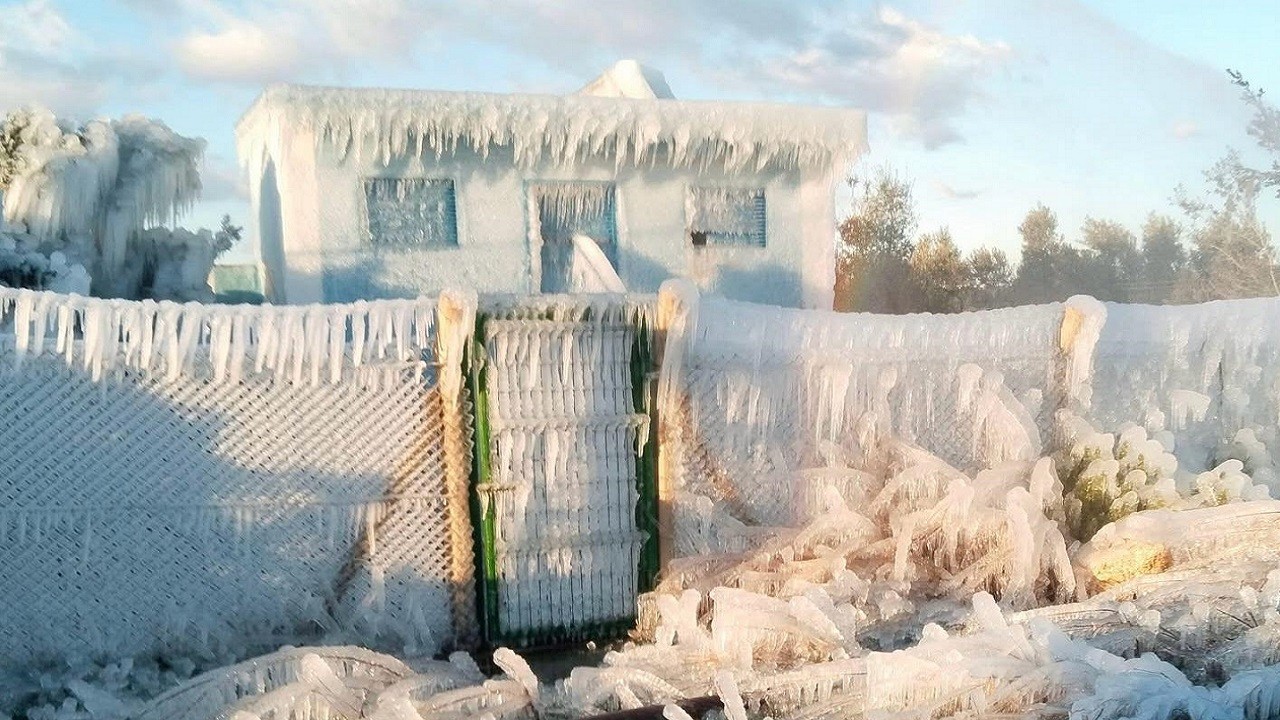 Patlayan borudan fışkıran su kartpostallara dönüştü!