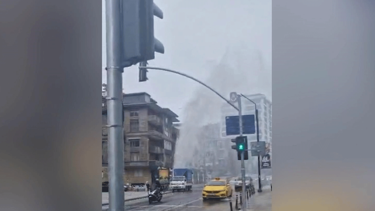 Patlayan borudan su fışkırdı