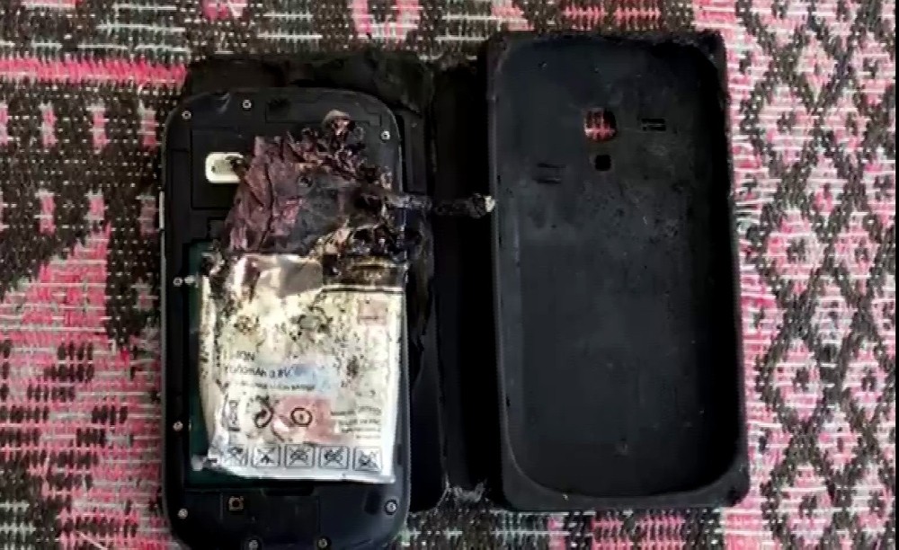 Patlayan cep telefonu bacağını parçaladı 