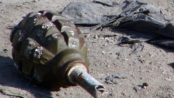 Mahkemede el bombası patlattı!