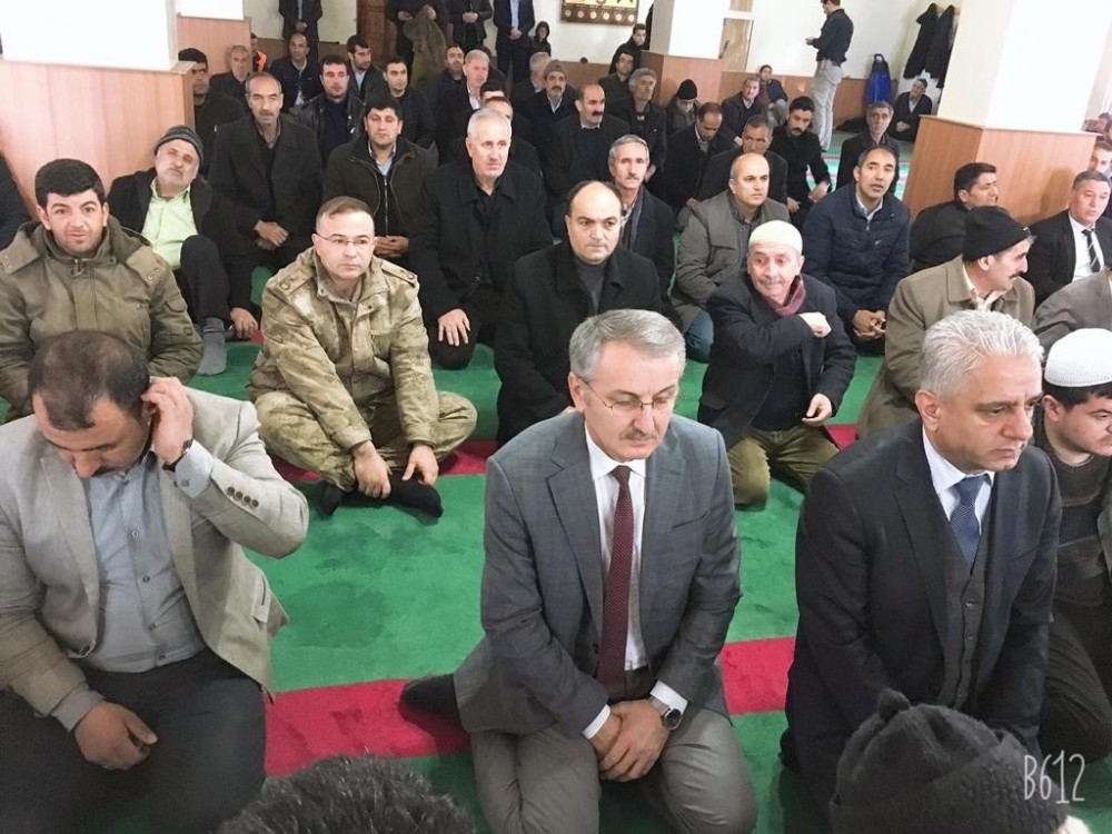 Patnos’ta Şehitler mevlit okundu lokma tatlısı dağıtıldı 
