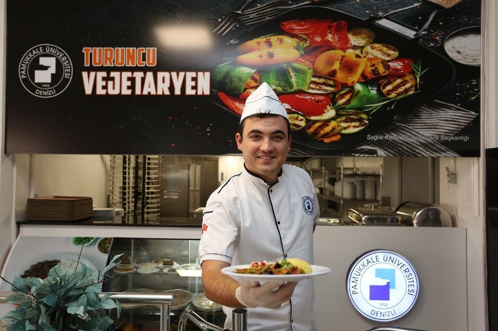 PAÜ yemekhanesinde ‘Turuncu Vejetaryen’i hizmete açıldı 