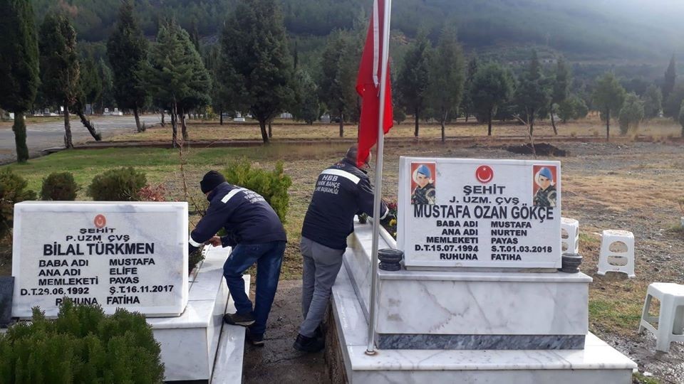 Payas Şehitliği çiçeklendiriliyor 