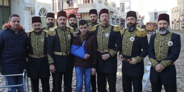 Payitaht Abdulhamid oyuncularından mesaj gibi kare