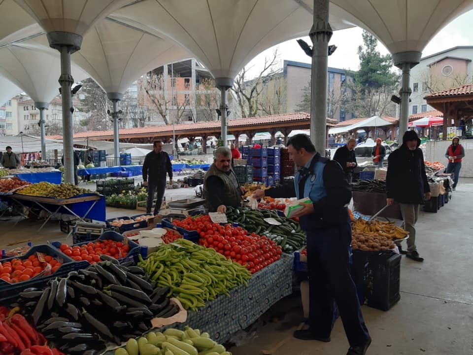 Pazar esnafına korona virüs anlatıldı 