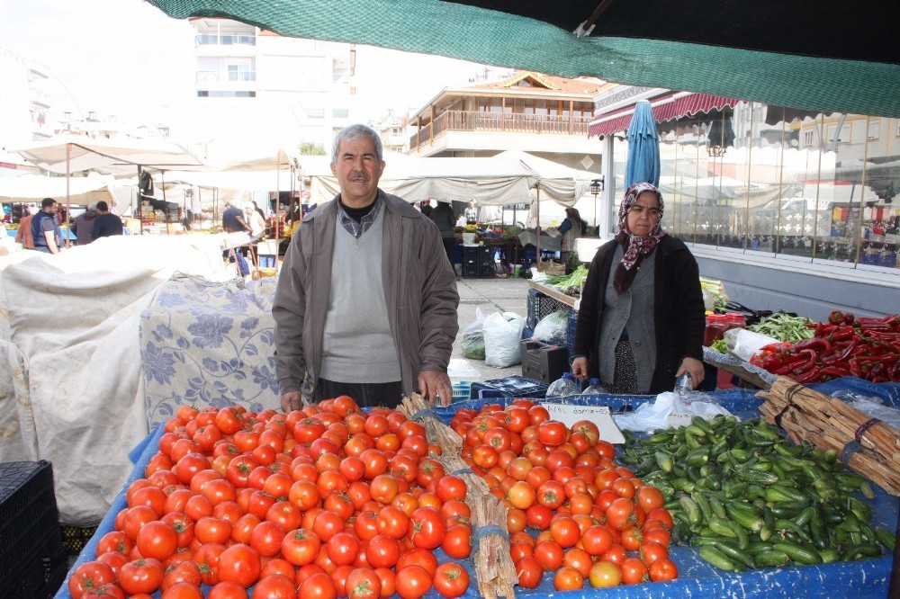 Pazar esnafının sebzelerini çaldılar 