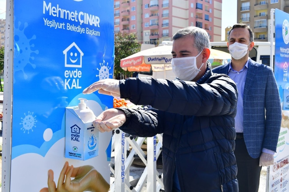 Pazar giriş ve çıkışlarına dezenfektan aparatı 