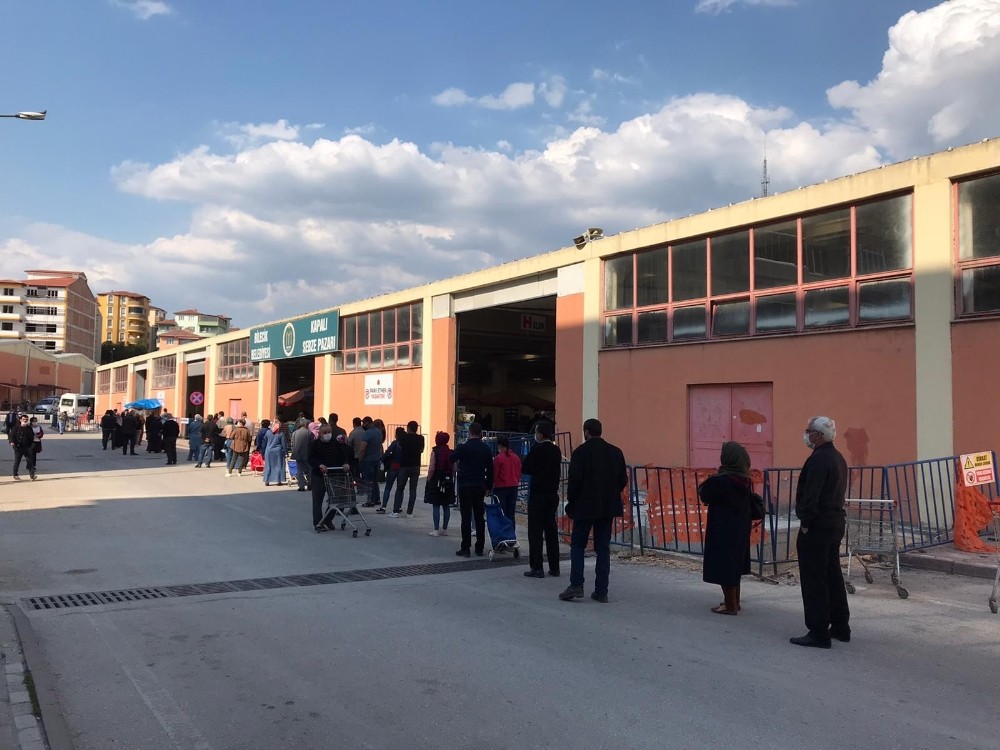 Pazar kuyruğu yaklaşık 500 metreyi buldu 