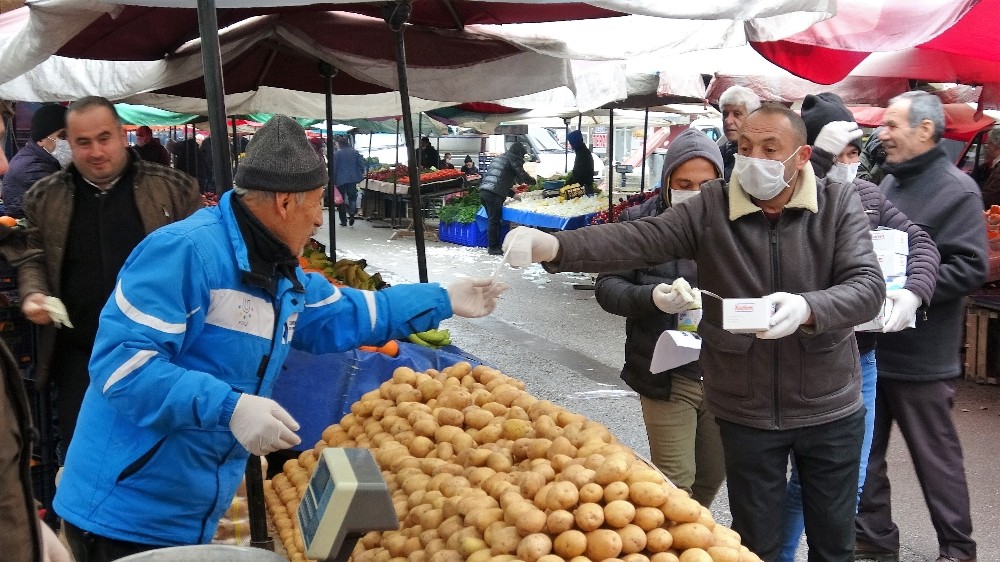 Pazar yerinde korona virüs önlemi 