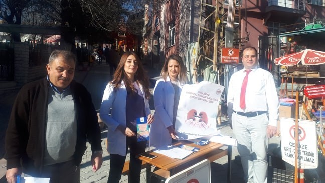 Pazar yerinde sigara standı açtılar 