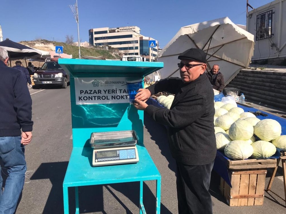 Pazar yerine dezenfektanlar yerleştirildi 