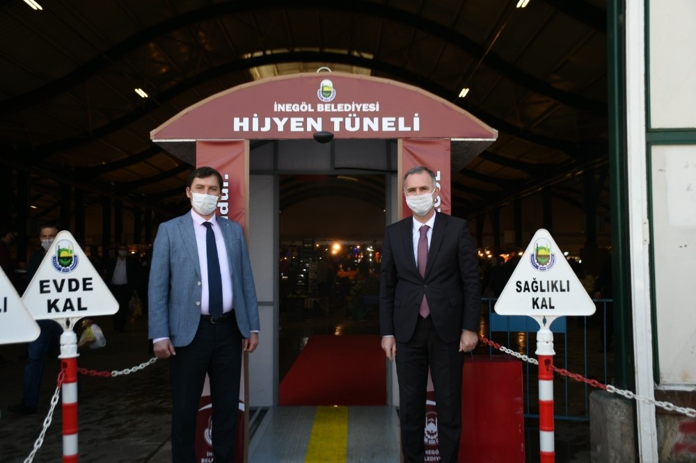 Pazara girenler bu tünelden geçmek zorunda 