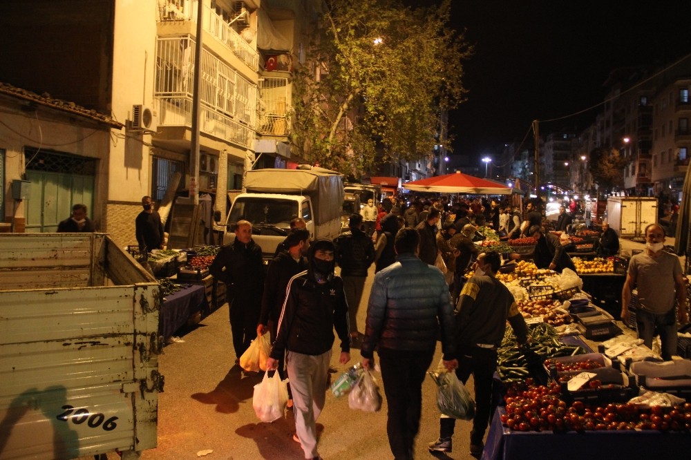 Pazarcılar gece tezgah açtı, vatandaş mesafe dinlemedi 