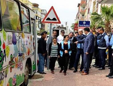 Pazarcılar hamile öğretmeni tartakladı