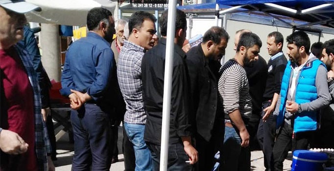 Pazarda bıçaklı kavga: 1 kişi yaralı