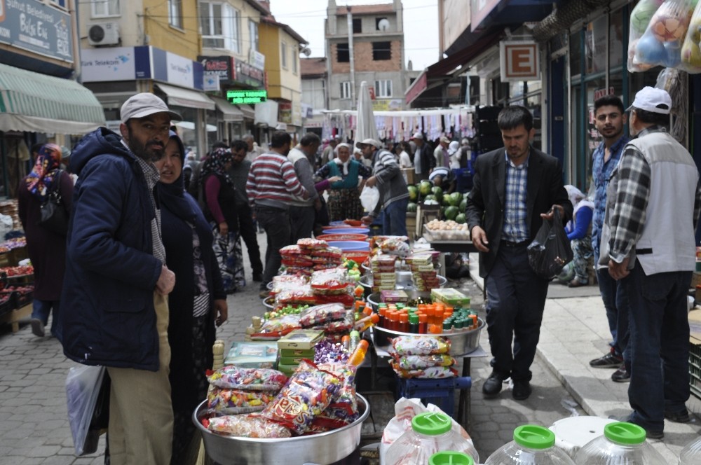 Pazarda Ramazan Bayramı yoğunluğu 