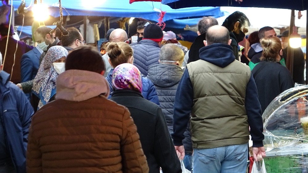 Pazarda son saatler yoğunluğu 